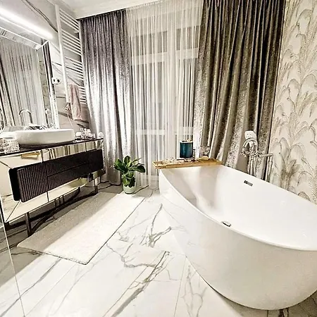 White Lotus Apartment *